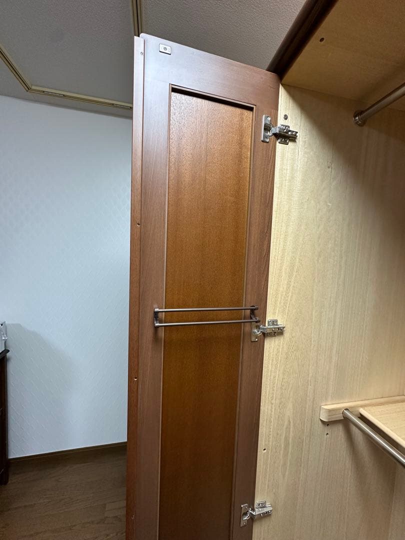 木製4枚扉洋服タンス棚•鏡付き