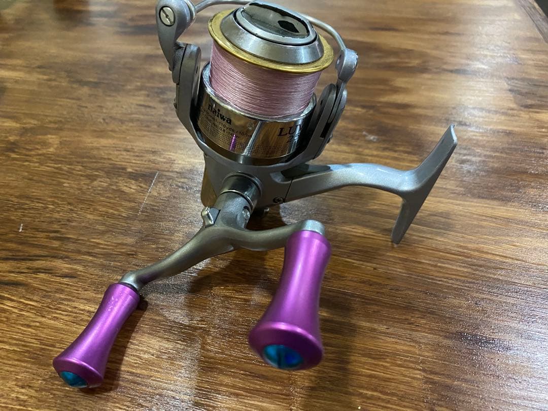 Daiwa Luvias 2506 リール 紫ハンドル