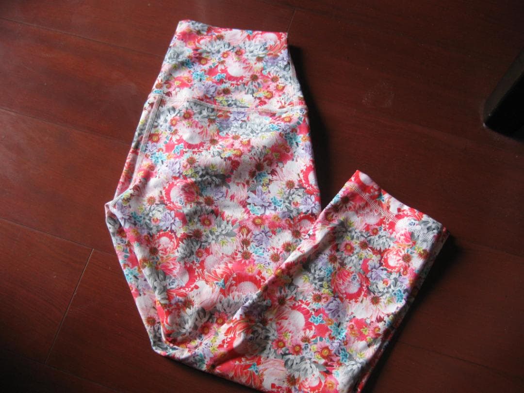 ルルレモン 　size 6 wunder under Flowabunga