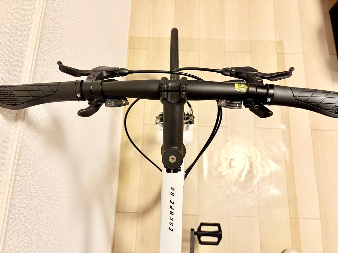 ☆高年式2022 GIANT ESCAPE RX3 人気のホワイト　Mサイズ