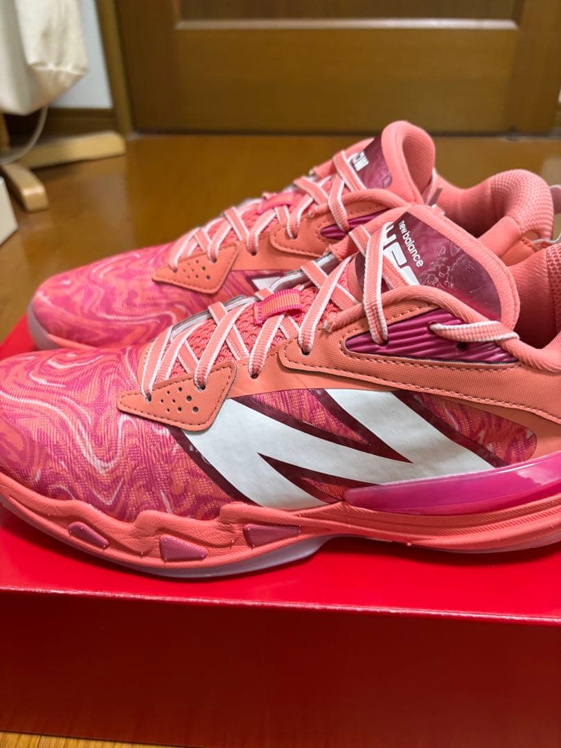New Balance HESI LOW2バスケットボールシューズ ピンク