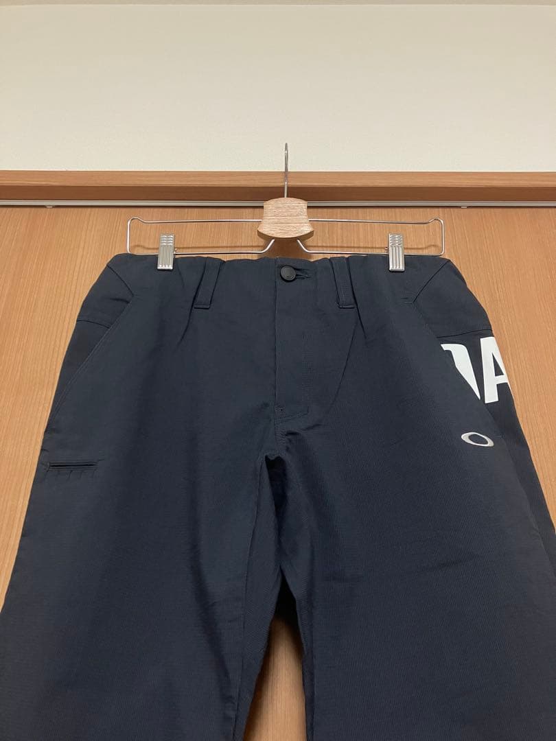 美品 OAKLEY オークリー パンツ ズボン 黒 ロゴ プリント 刺繍 ゴルフ