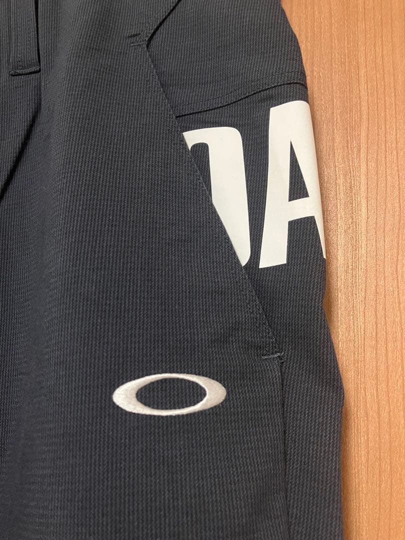 美品 OAKLEY オークリー パンツ ズボン 黒 ロゴ プリント 刺繍 ゴルフ