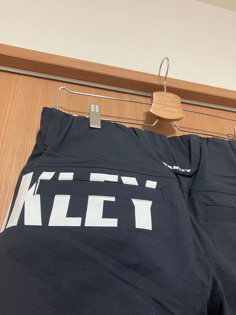 美品 OAKLEY オークリー パンツ ズボン 黒 ロゴ プリント 刺繍 ゴルフ