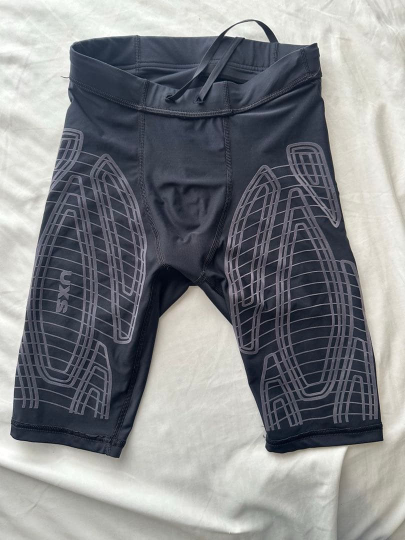 2XU コンプレッションハーフタイツ　XSサイズ