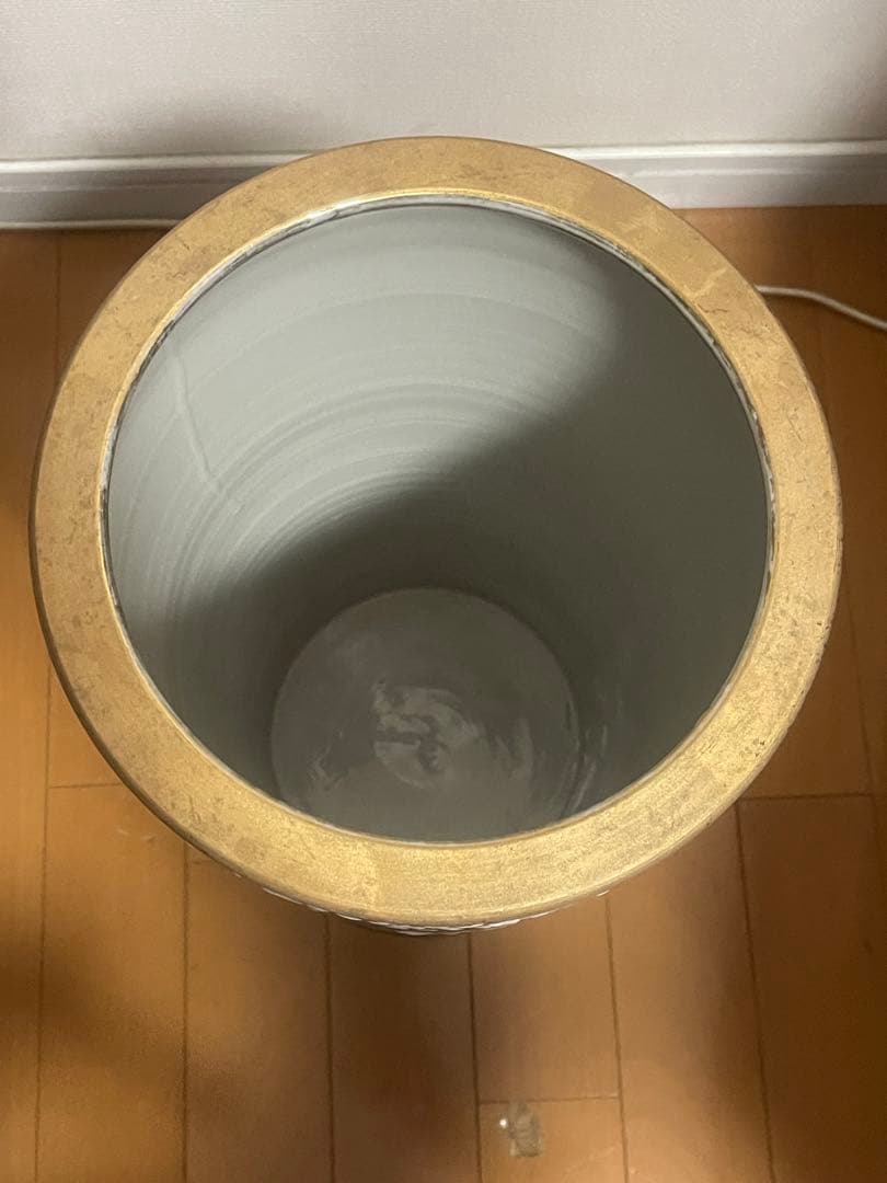 年代不明，骨董塗金茶色掛釉梅の花柄。壺。花瓶特大置物高さ42.5Cm。九谷。