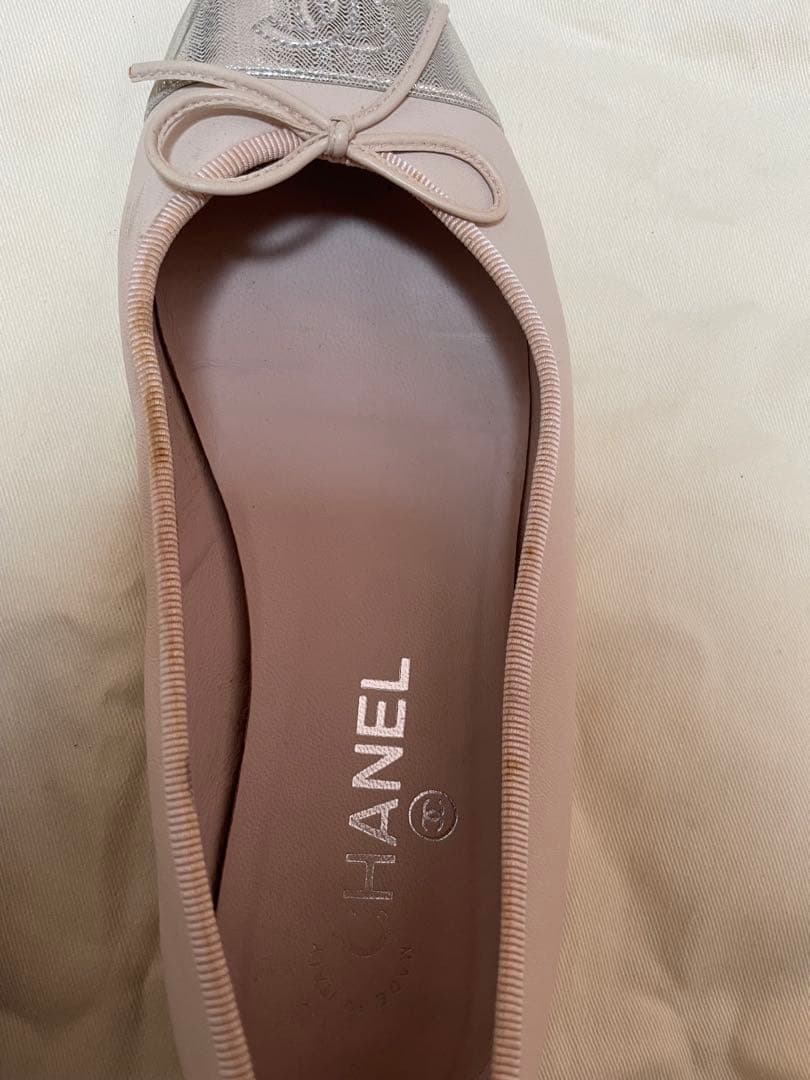 CHANEL 薄いピンクのバレエシューズ