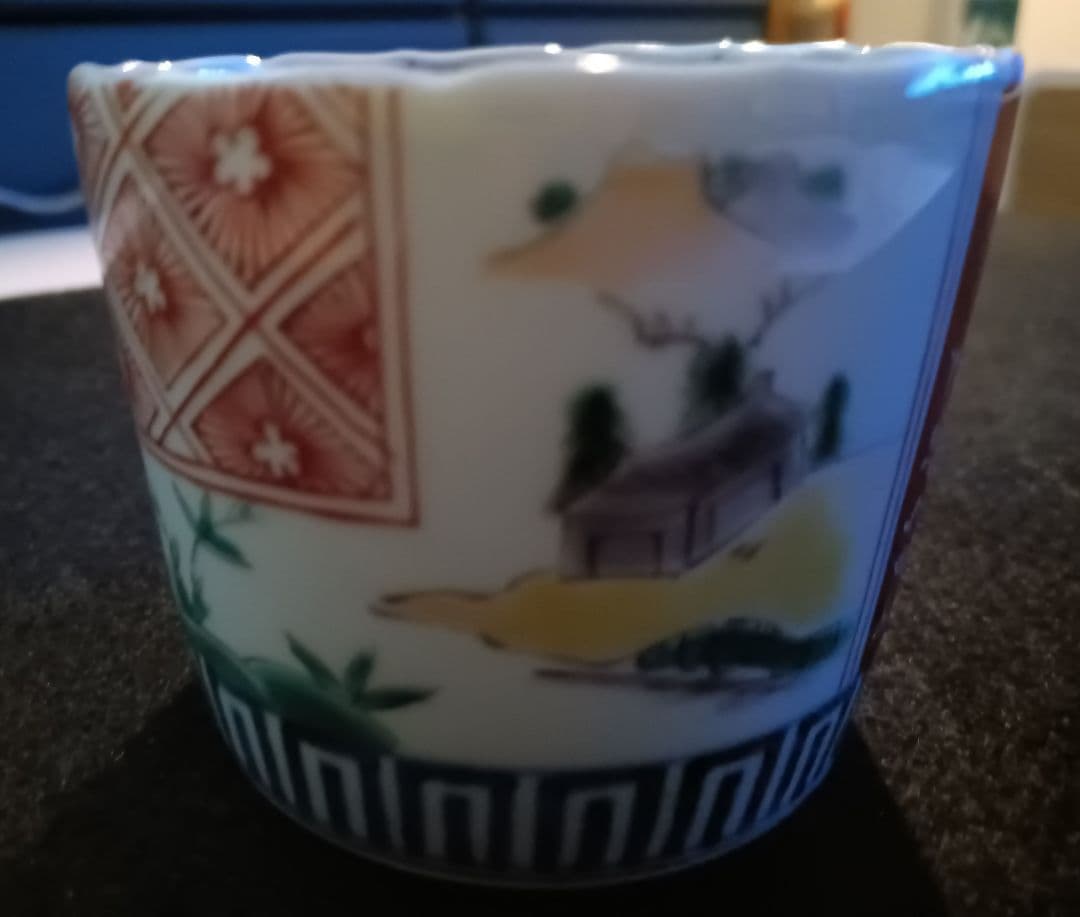 【古伊万里】蕎麦猪口　染付　色絵　山間風景図　花草文