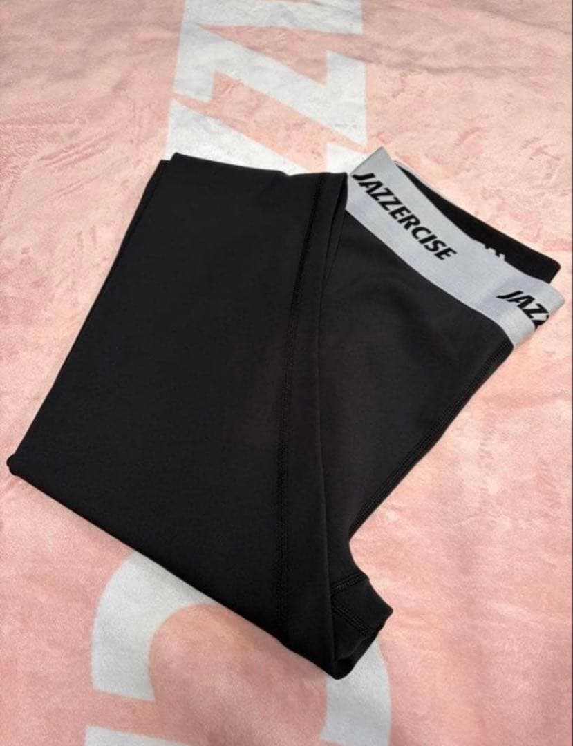 お値下げ中❗️新品❗️ ジャザサイズ　レギンス XSサイズ　ブラック　ロゴ