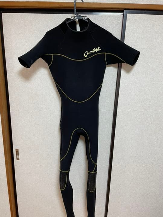 ウェットスーツ　サーフィン用途など