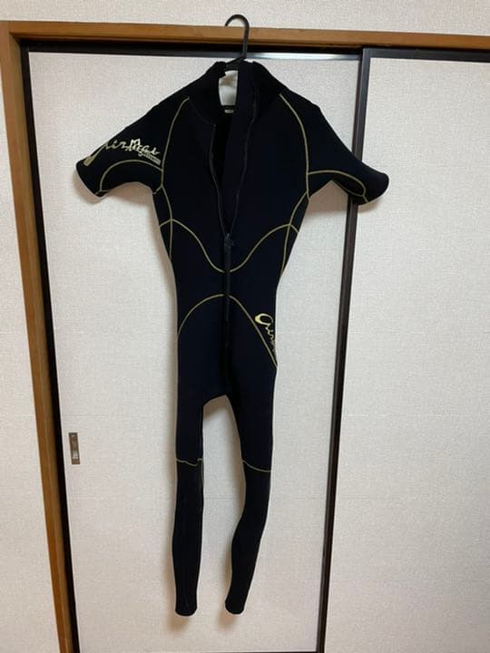ウェットスーツ　サーフィン用途など