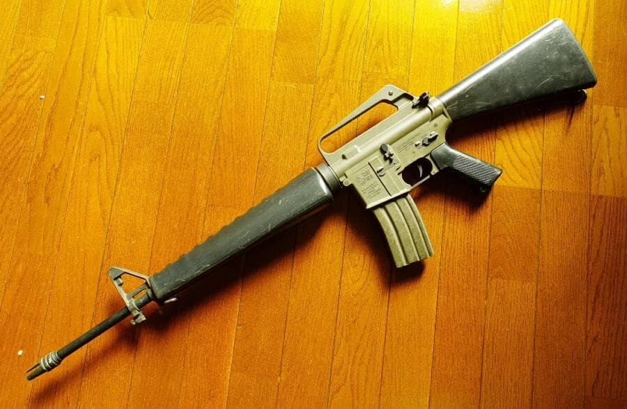 東京マルイ コルトM16A1ベトナム 300連マガジン、純正バッテリー＆充電器付