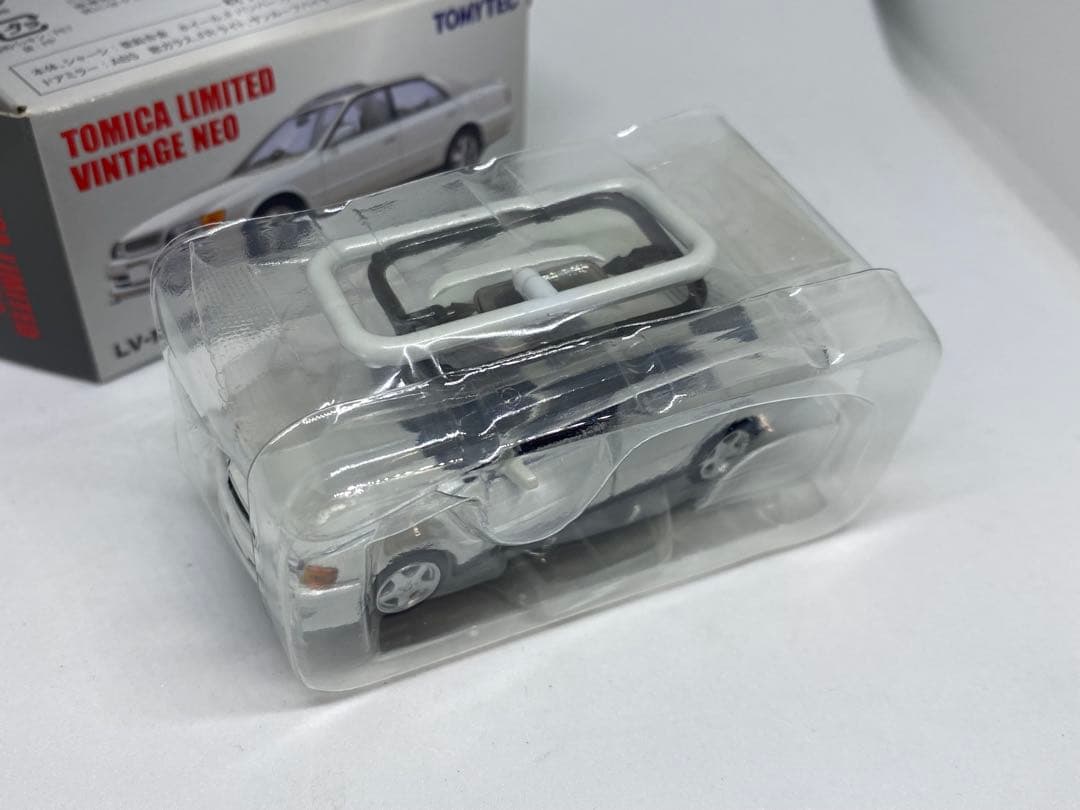 トミカリミテッドヴィンテージ 1/64 トヨタ チェイサー ツアラーV