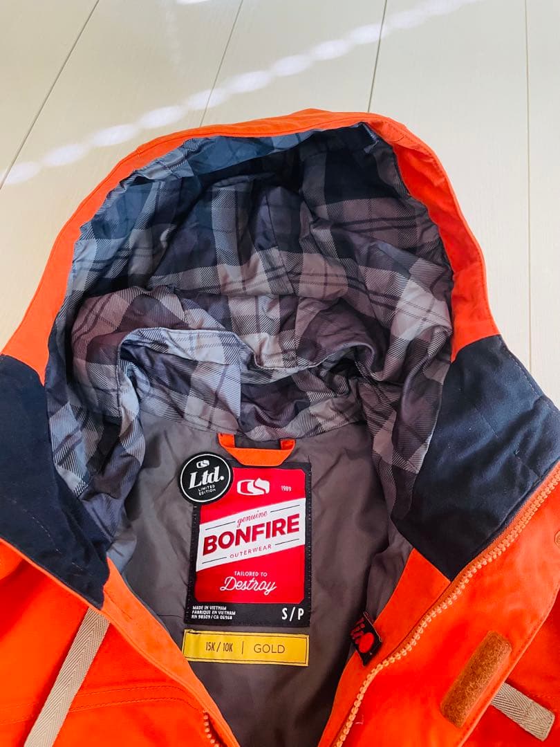 ★超美品★BONFIRE スノーボードジャケット防水性15K/10K サイズS