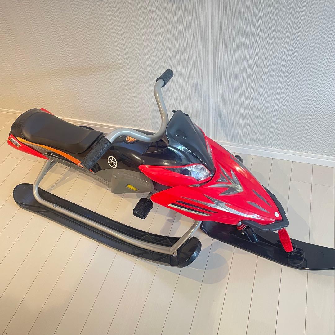 ヤマハ　スノーモービル型　ソリ　レッド　子供用