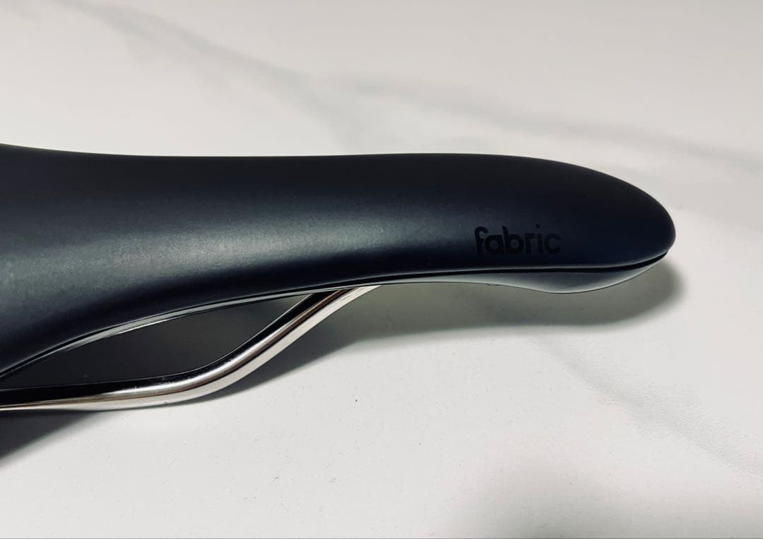 Fabric SCOOP RACE SHALLOW サドル チタン142mm