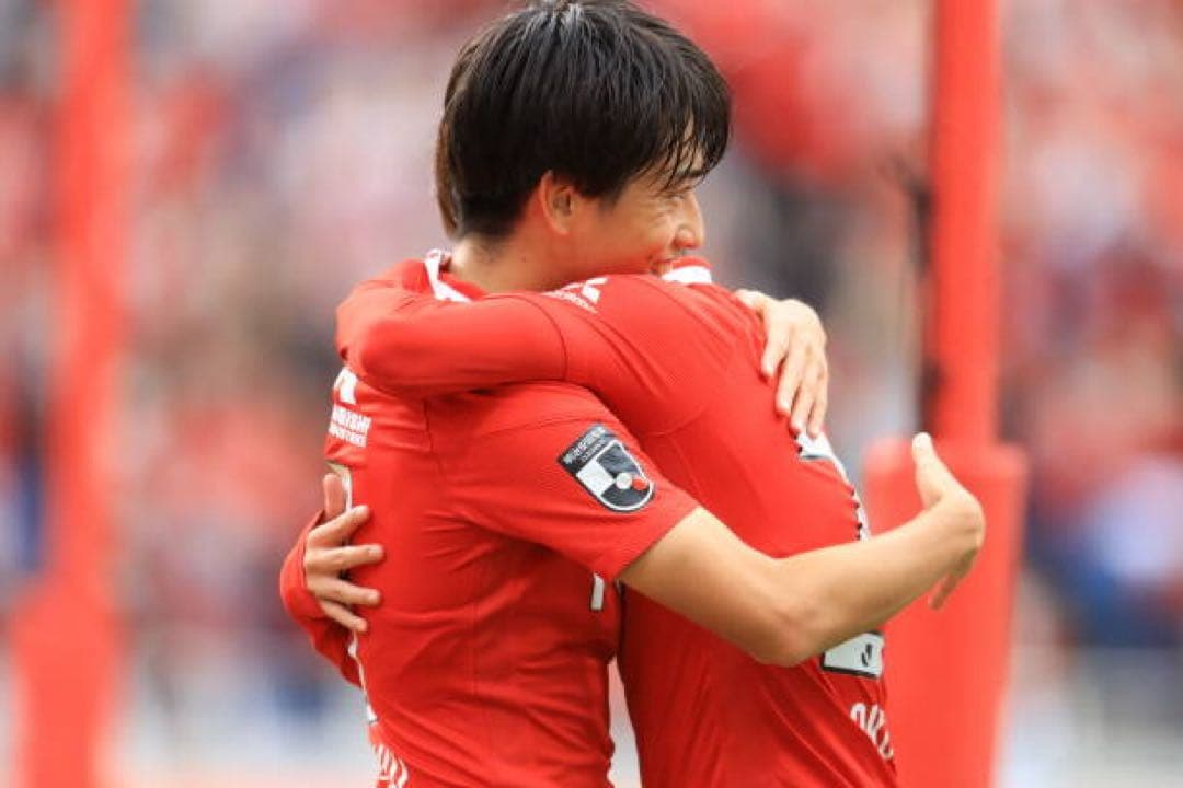 浦和レッズ　ユニフォーム　小泉佳穂　2022（H）