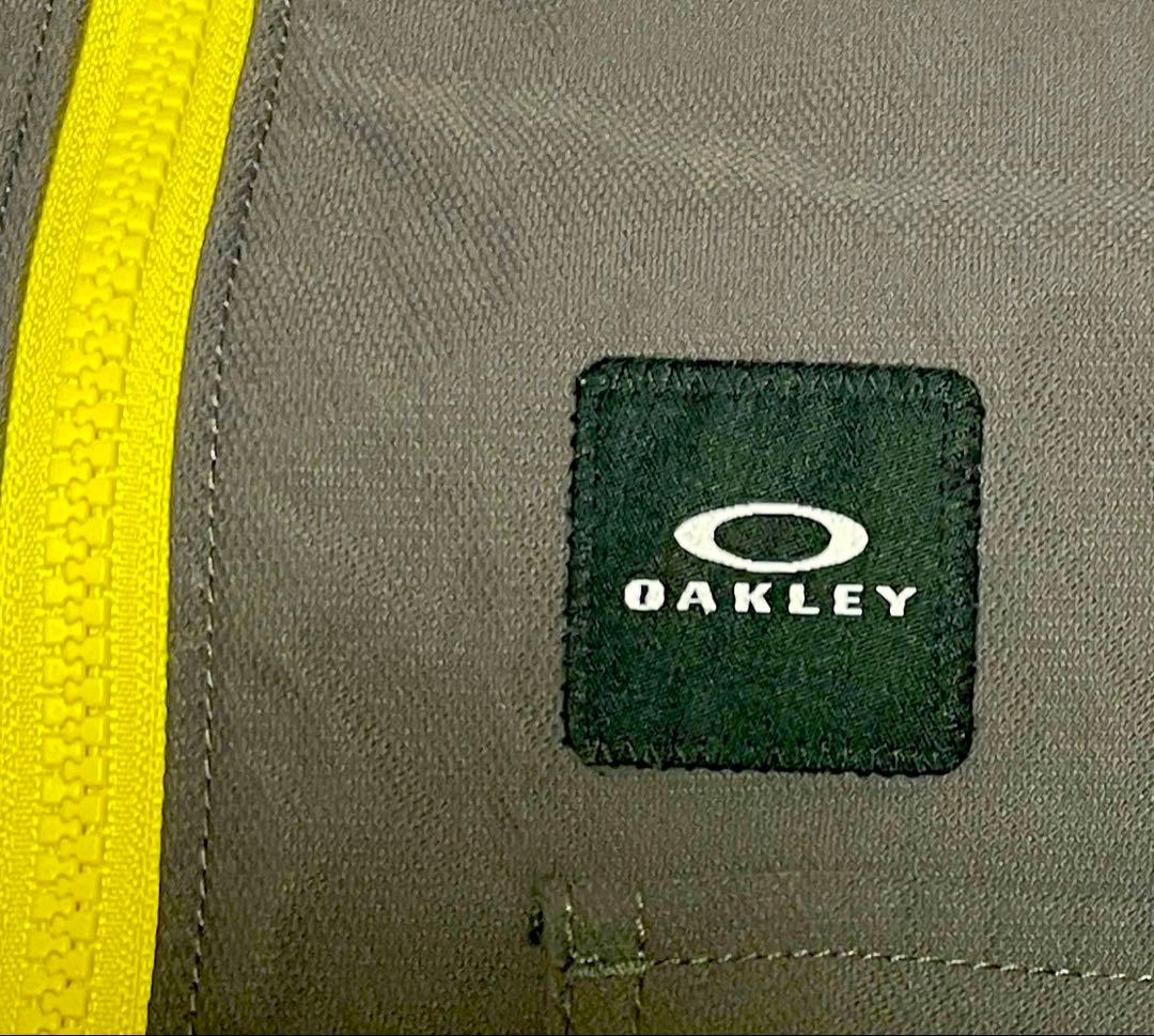美品！！Oakley ・オークリー・ スノーボードウェア・L