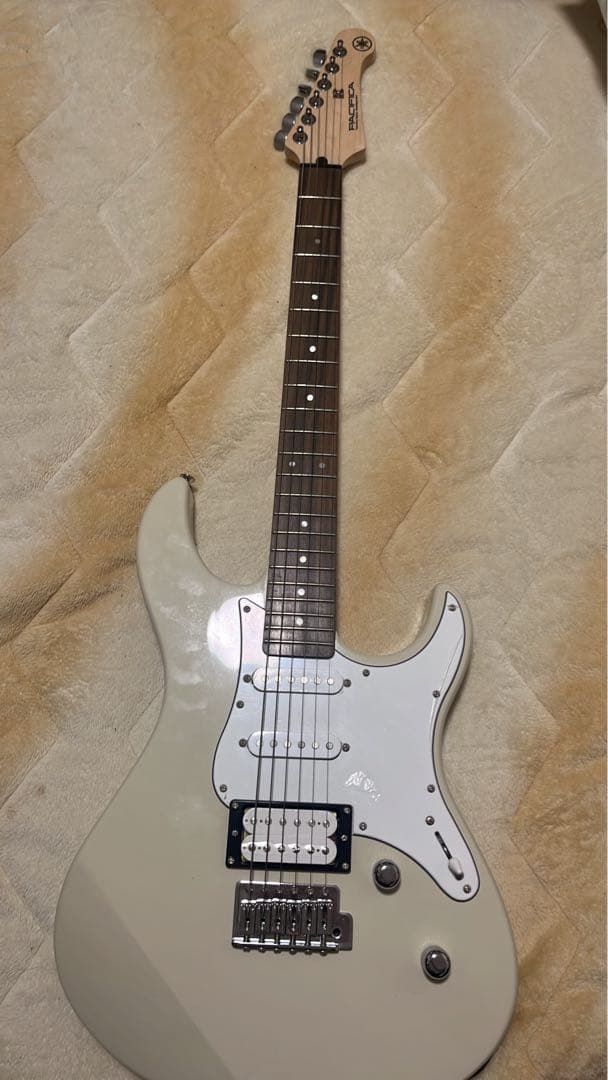 YAMAHA パシフィカ112エレキギター　カバーケース、ストラップ、説明書付き
