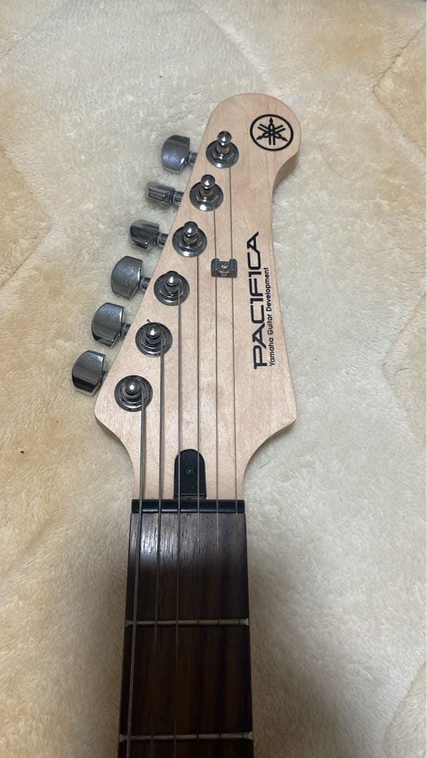 YAMAHA パシフィカ112エレキギター　カバーケース、ストラップ、説明書付き