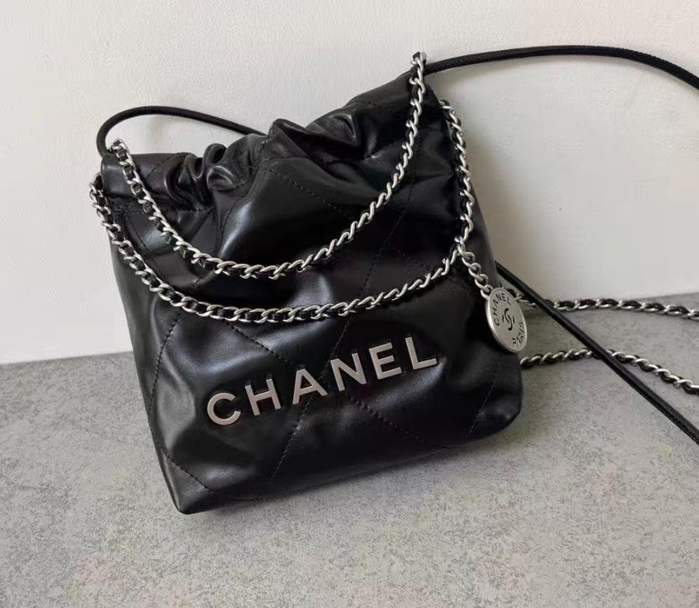 ✨新品✨ VIP限定 ブラックレザーショルダーバッグ