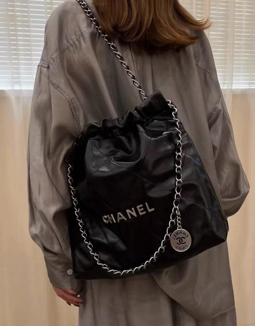 ✨新品✨ VIP限定 ブラックレザーショルダーバッグ