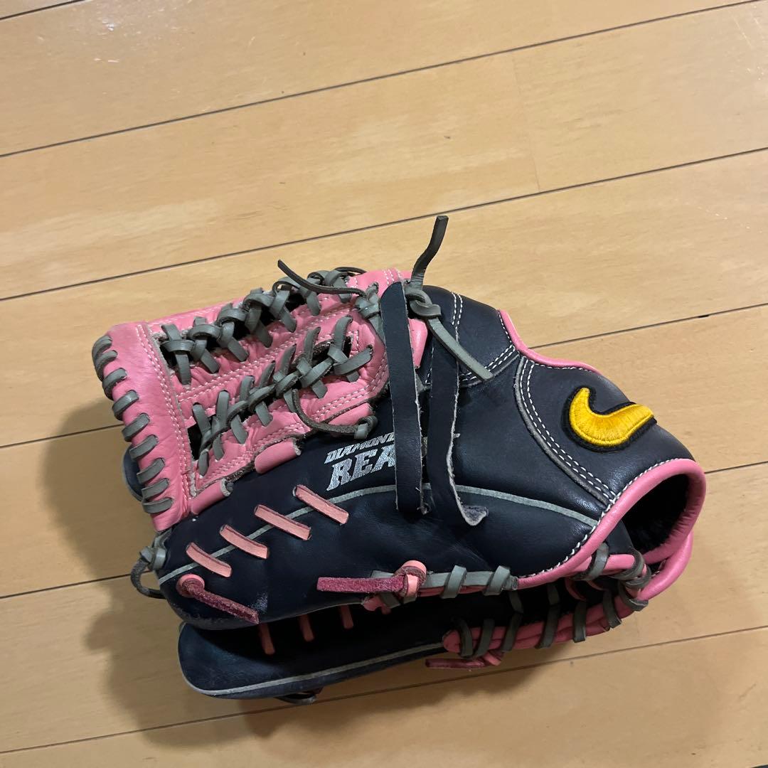Nike DIAMOND REAL グローブ ネイビーとピンク