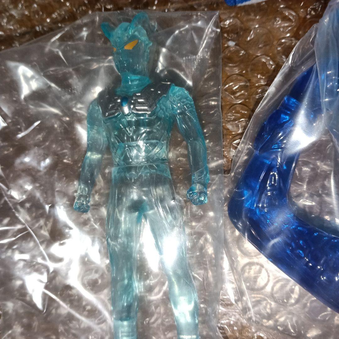 海外限定　ウルトラマンゼロ　クリアブルー　ソフビ　タオル　歯ブラシ　コップセット