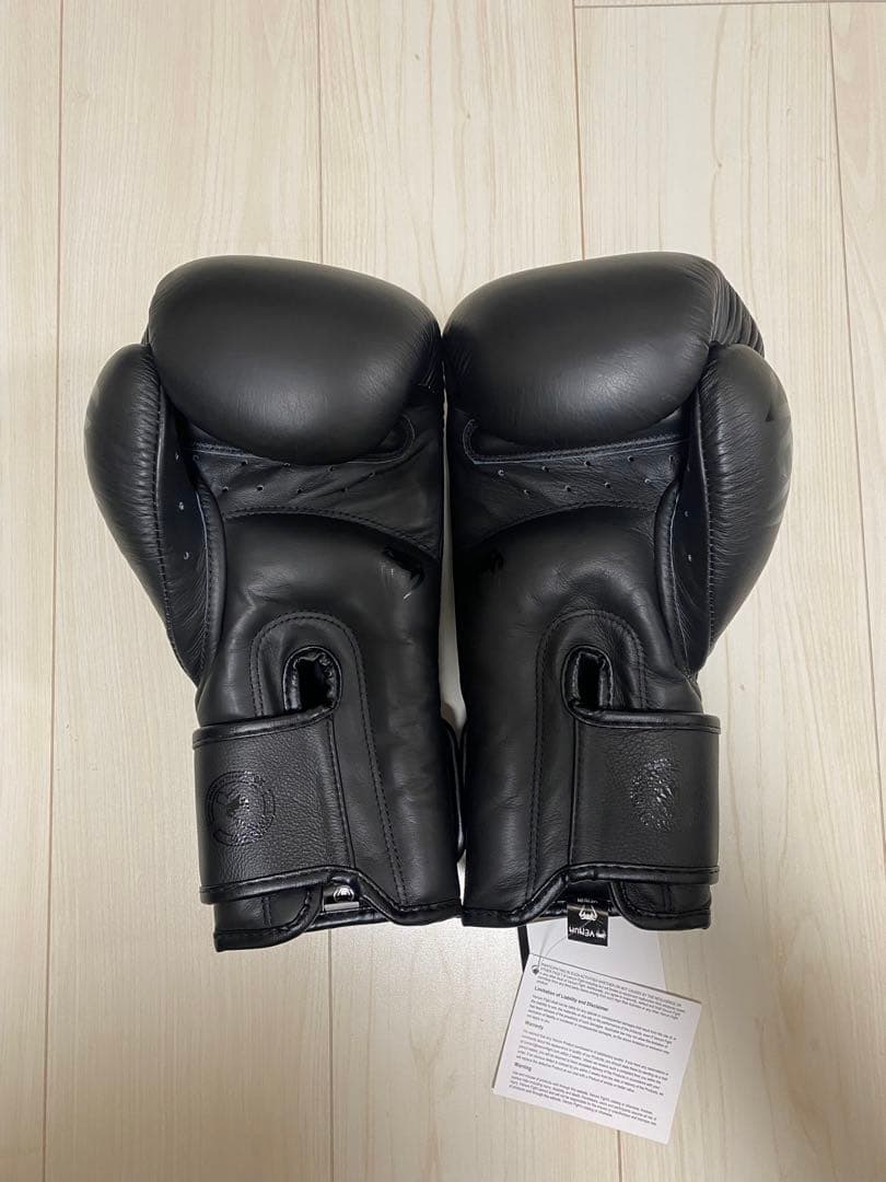 ボクシング VENUM Giant 3.0 14oz BK/BK