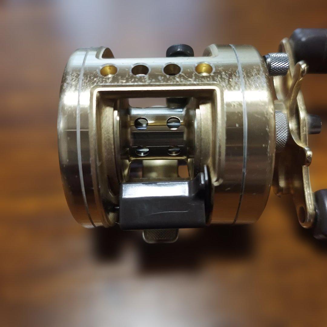 シマノ カルカッタ200XT 動作品 丸型ベイトリール