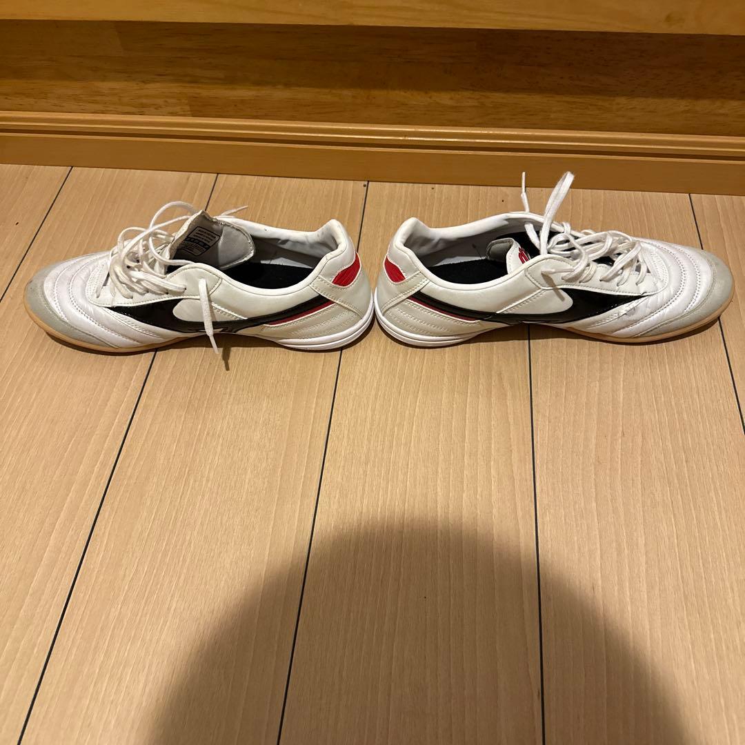 Mizuno Morelia フットサルシューズ ホワイト/ブラック/レッド