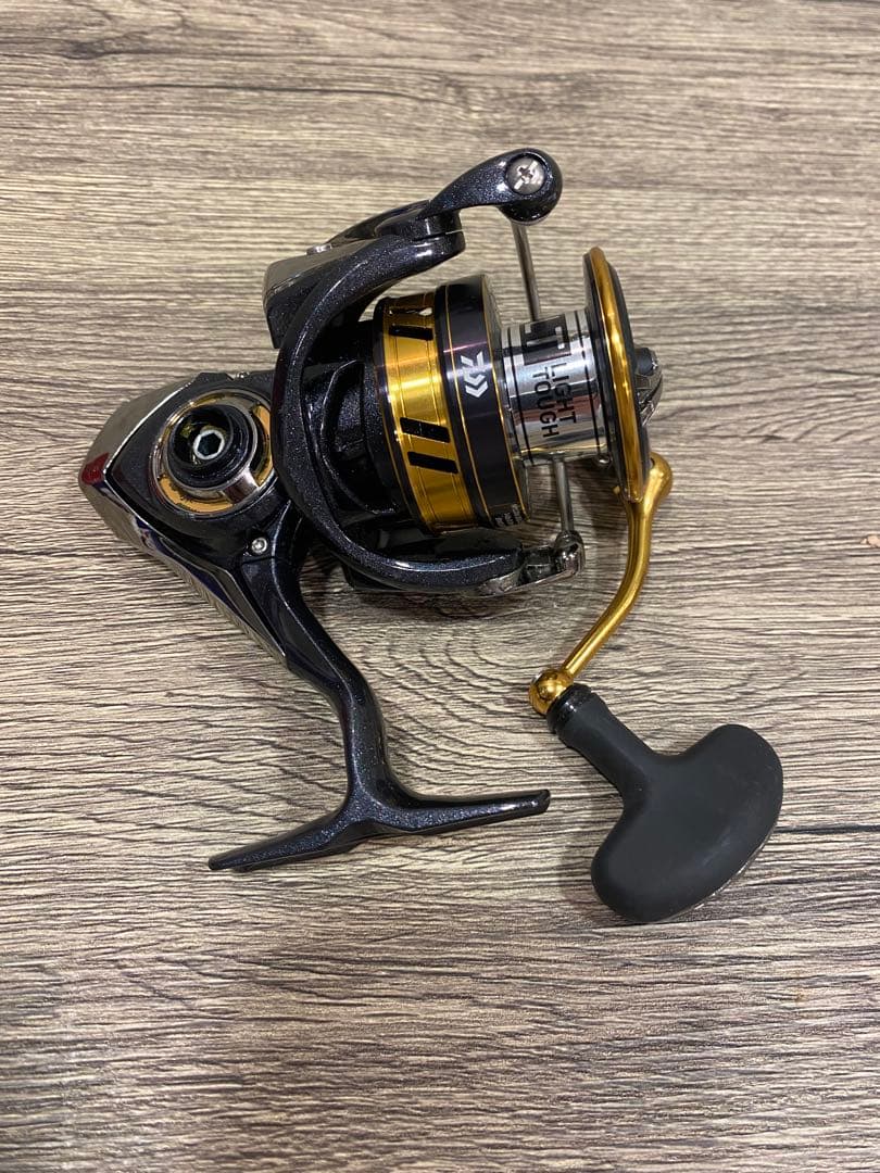 ✴️即購入不可コメント必須 Daiwa LT4000D-C スピニングリール