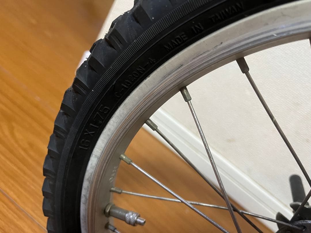シルバー折りたたみ自転車