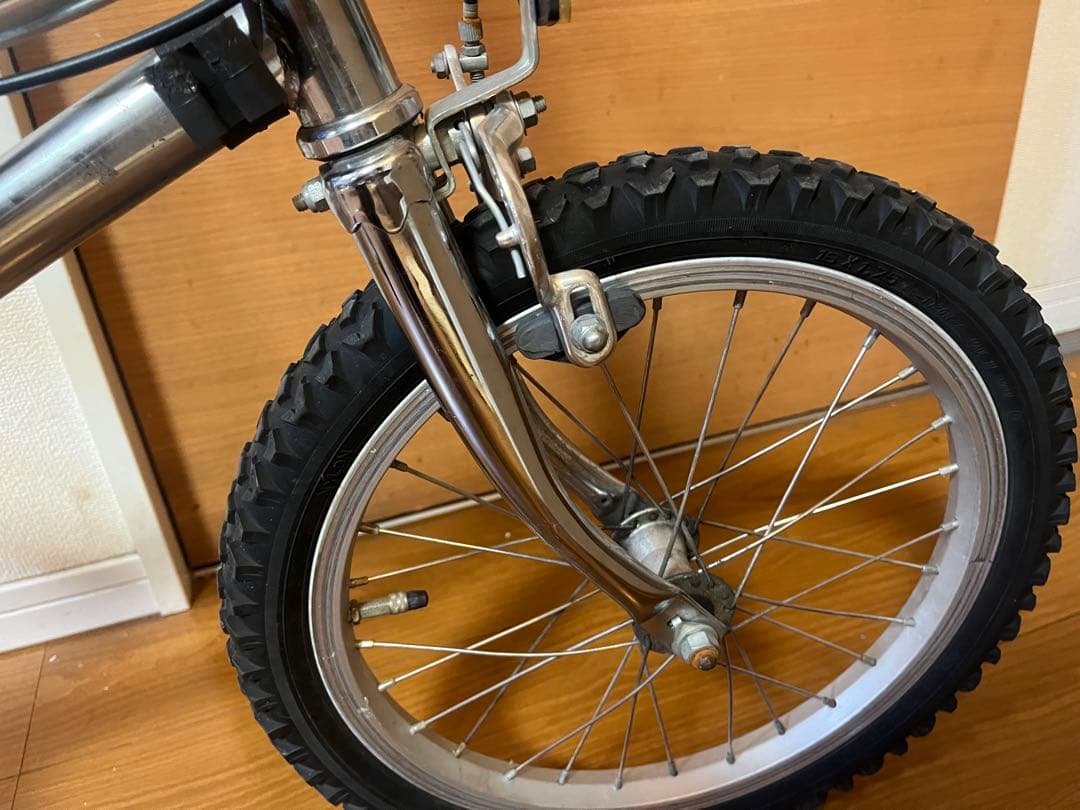 シルバー折りたたみ自転車