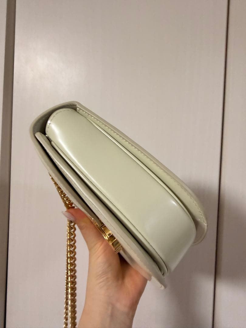 Celine ノベルティホワイト フラップショルダーバッグ ゴールド金具