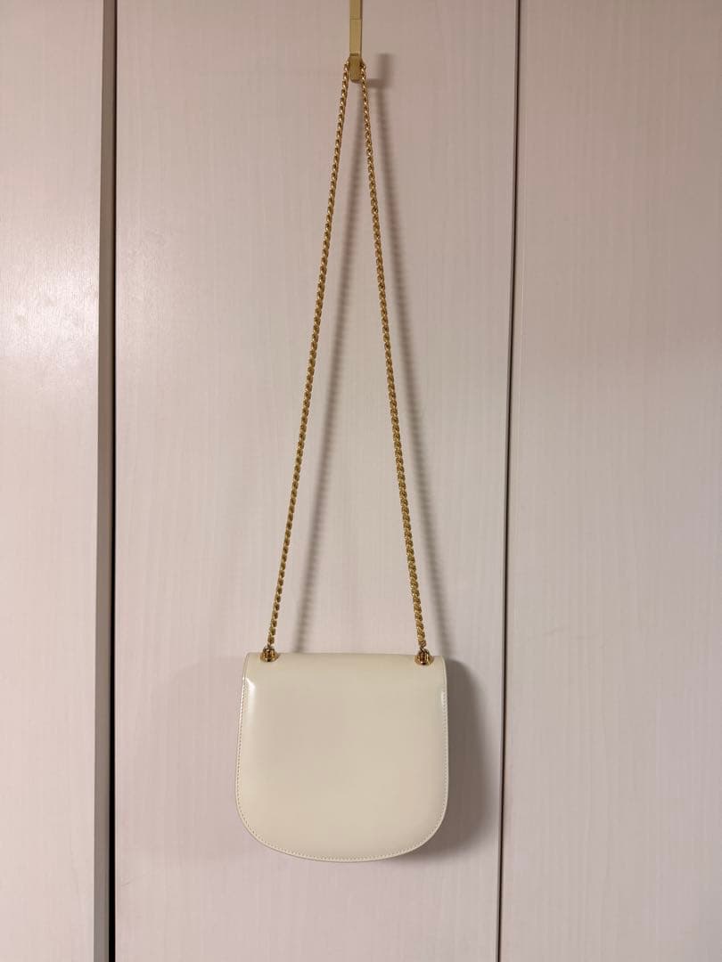 Celine ノベルティホワイト フラップショルダーバッグ ゴールド金具
