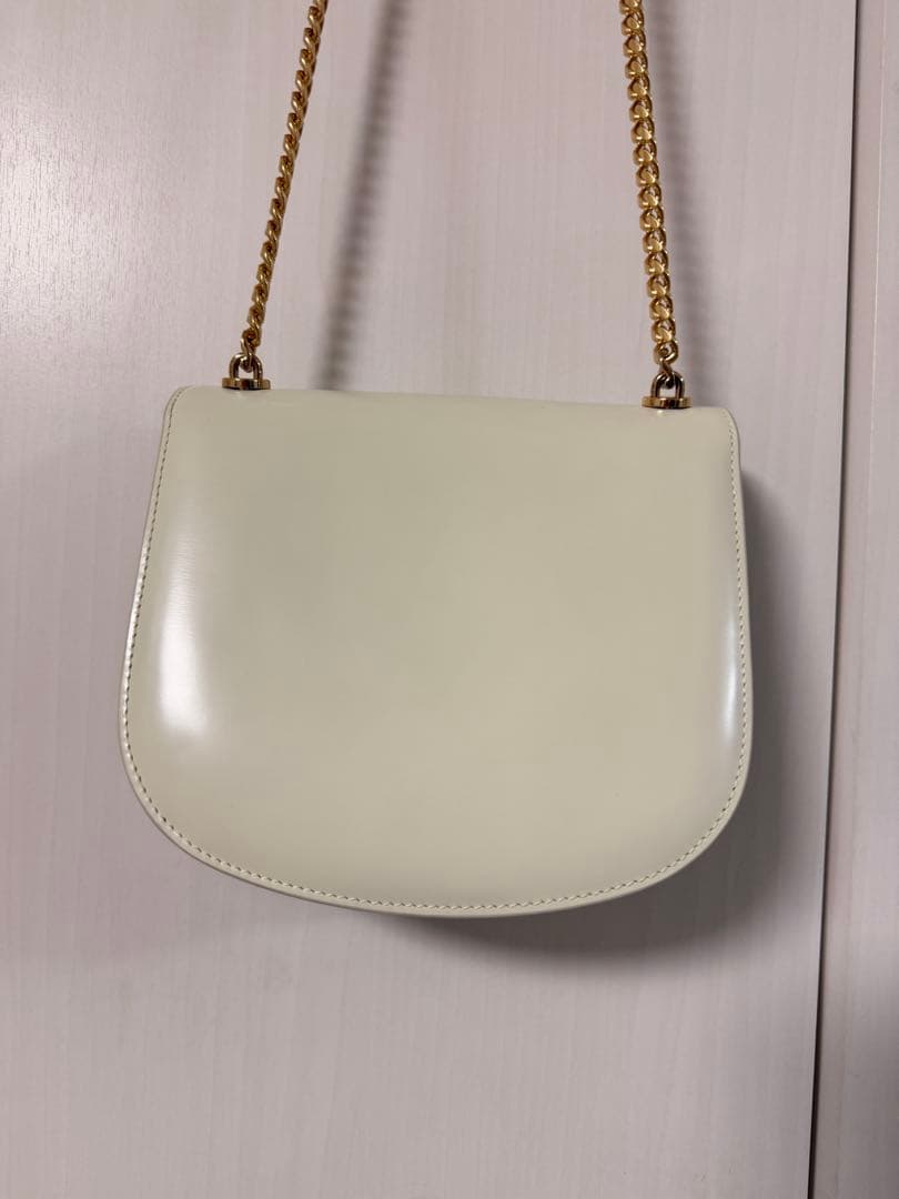 Celine ノベルティホワイト フラップショルダーバッグ ゴールド金具