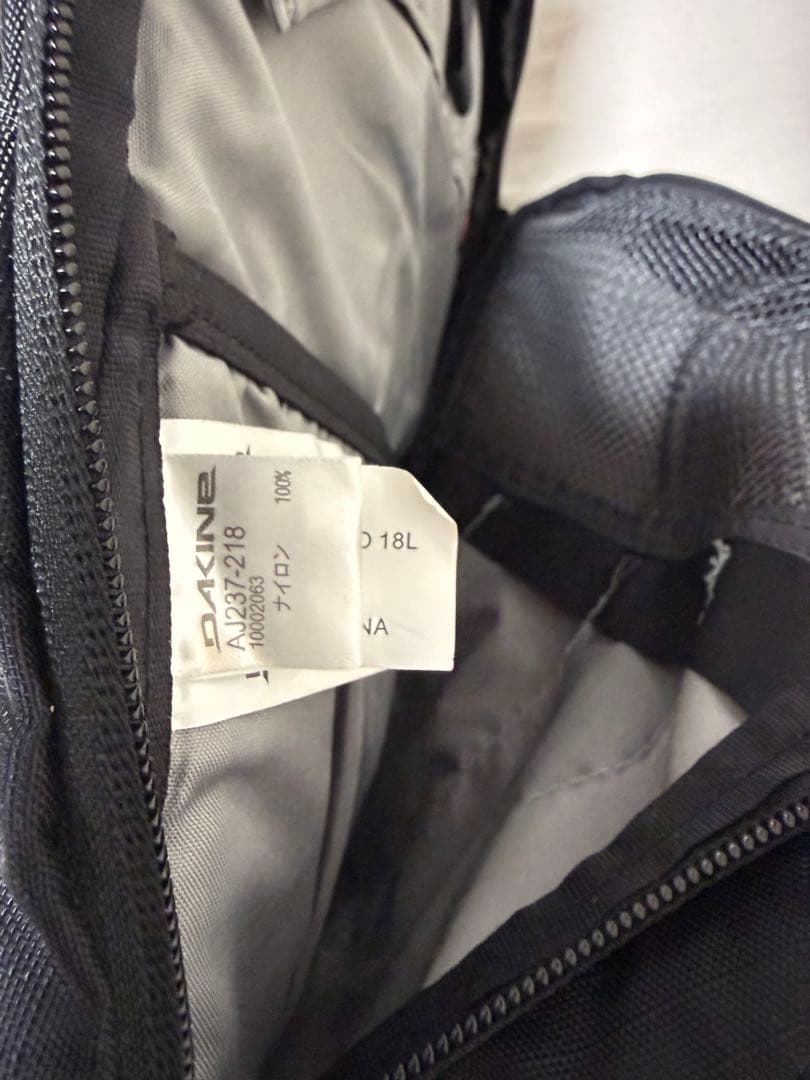 DAKINE ブラックバックパック 18L
