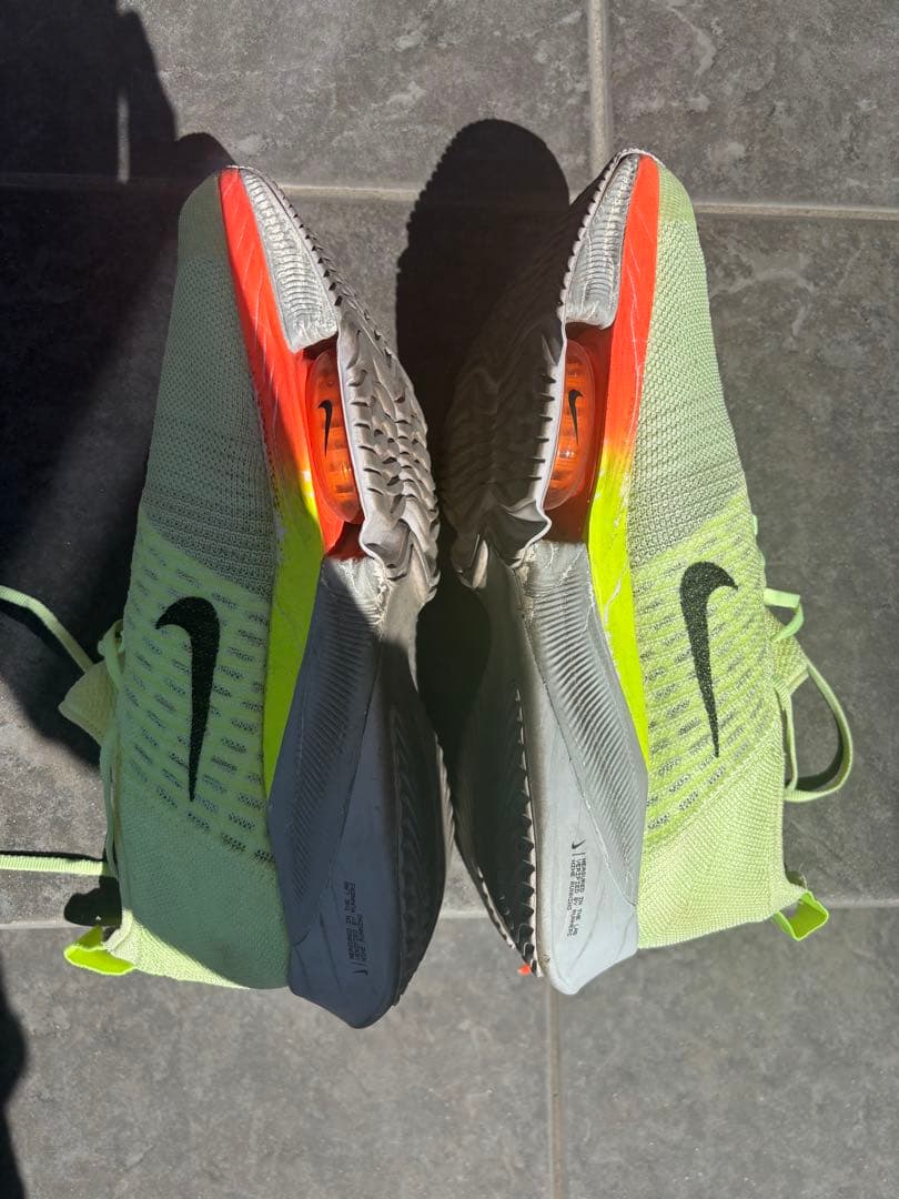 NIKE ナイキ　ズームテンポネクスト％　27センチ