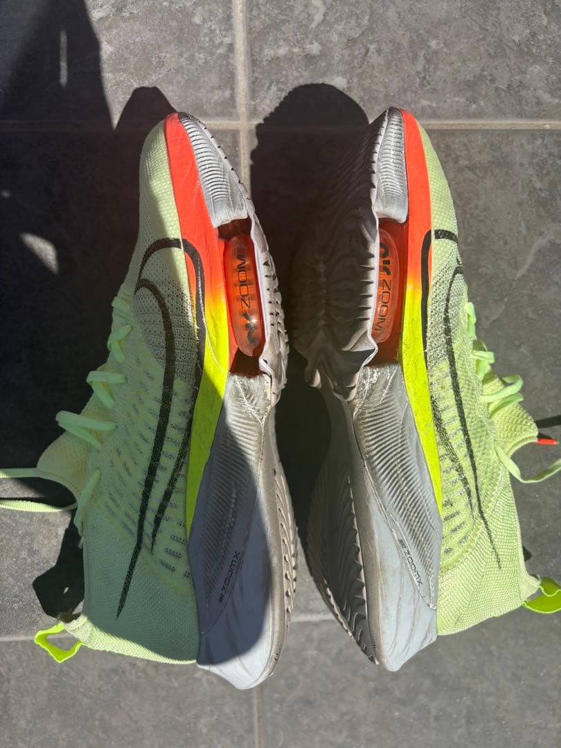 NIKE ナイキ　ズームテンポネクスト％　27センチ