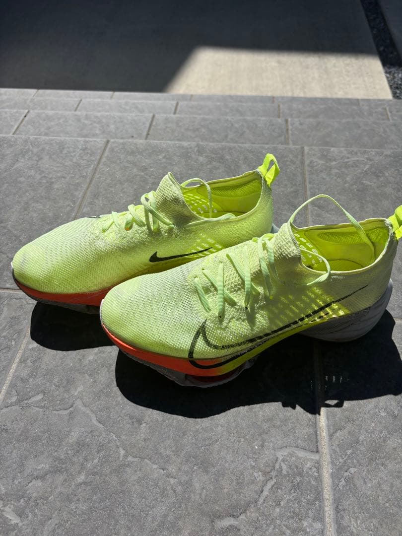 NIKE ナイキ　ズームテンポネクスト％　27センチ