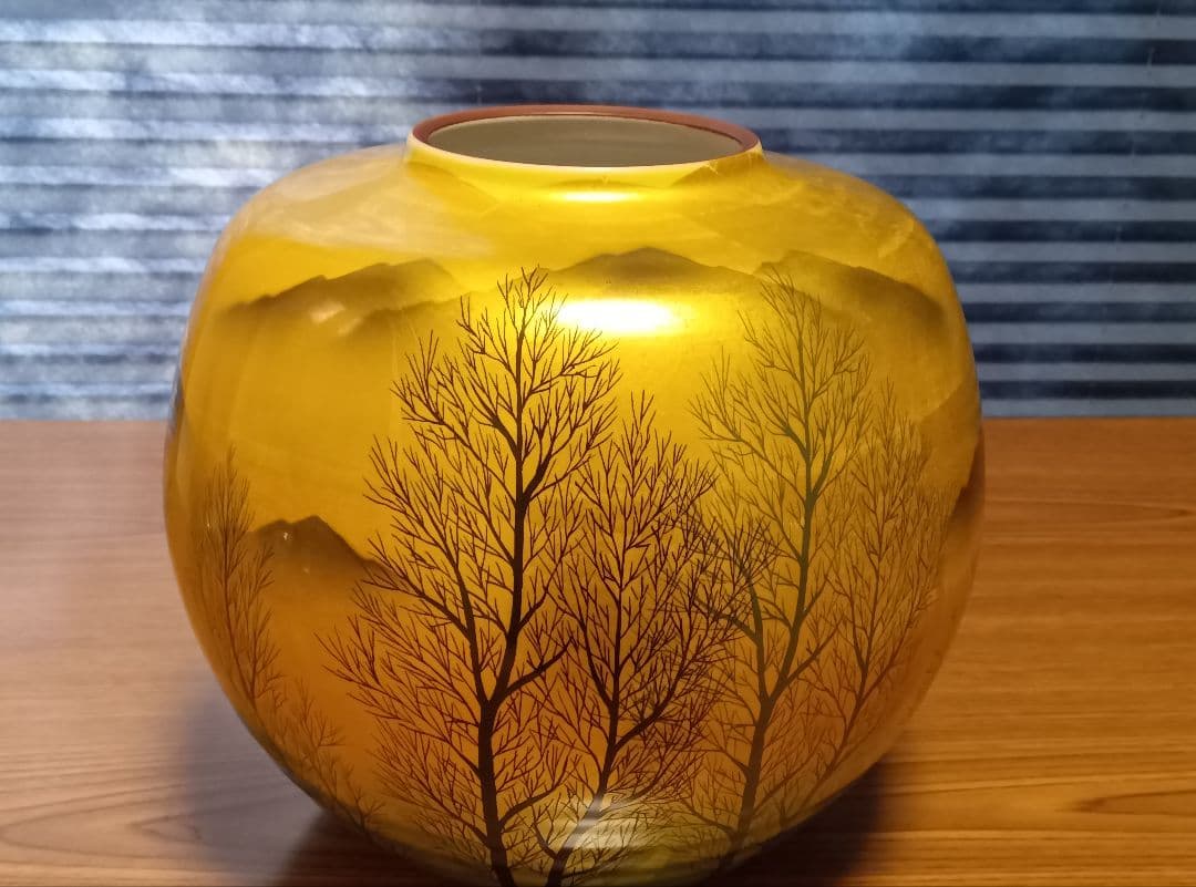 日本の伝統工芸品　九谷正峰　金箔木立連山　８号花瓶