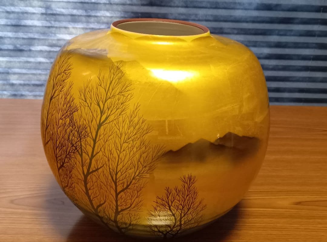 日本の伝統工芸品　九谷正峰　金箔木立連山　８号花瓶