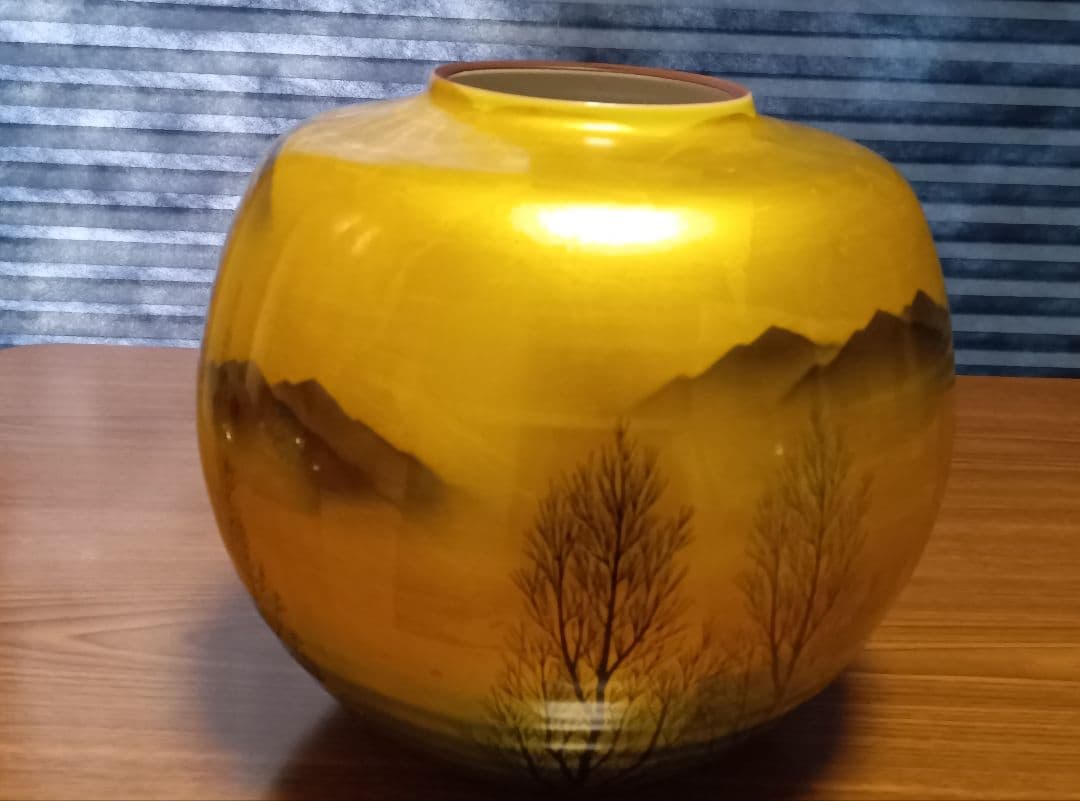 日本の伝統工芸品　九谷正峰　金箔木立連山　８号花瓶