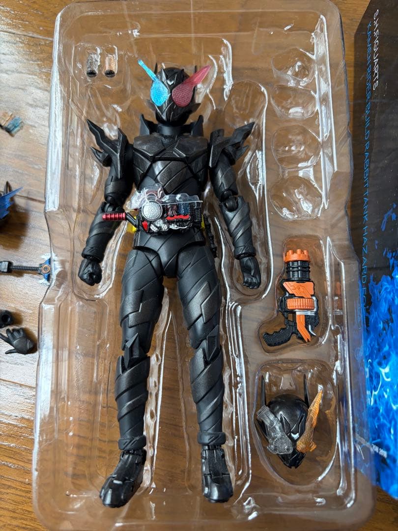 フィギュアーツ　figuarts 仮面ライダービルド　ハザードフォーム