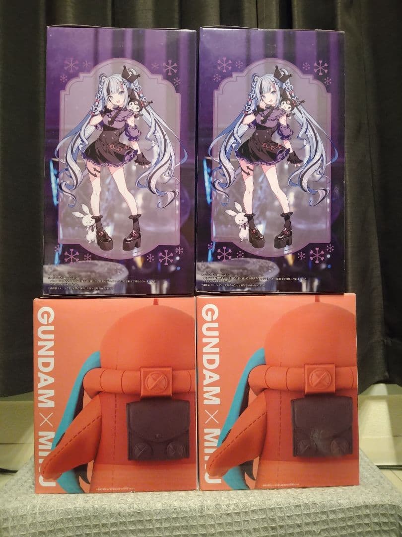 初音ミク　フィギュア　雪ミク ×クロミ　ガンダム45周年 　シャアザクぐるみ