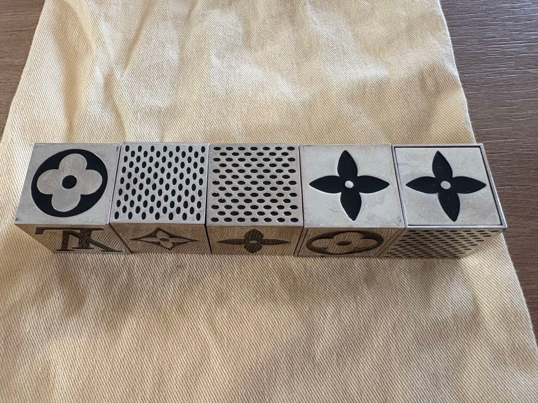 ルイヴィトン LV ノベルティ キューブゲーム