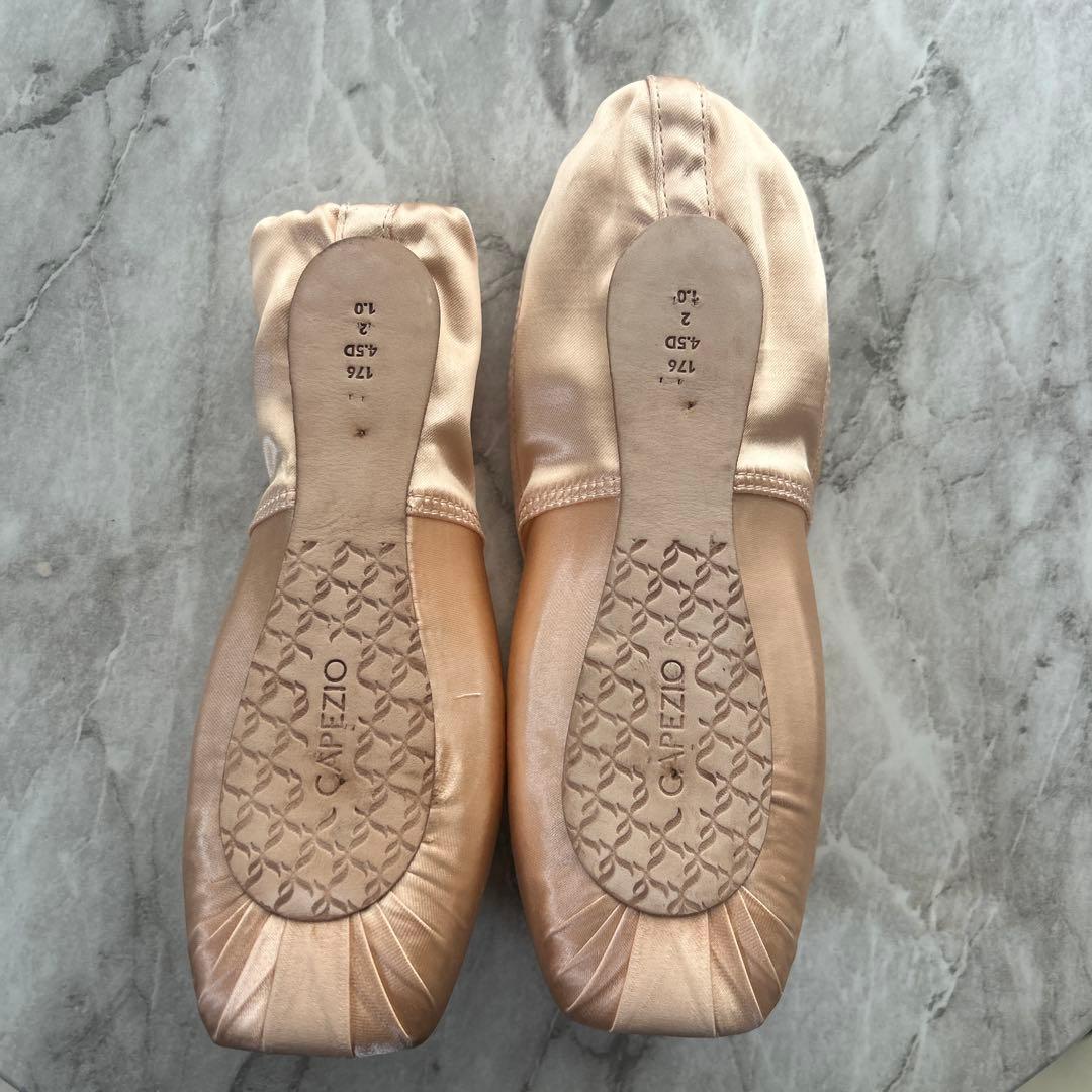 新品カペジオ コンテンポラ トウシューズ 4.5D capezio ポアント