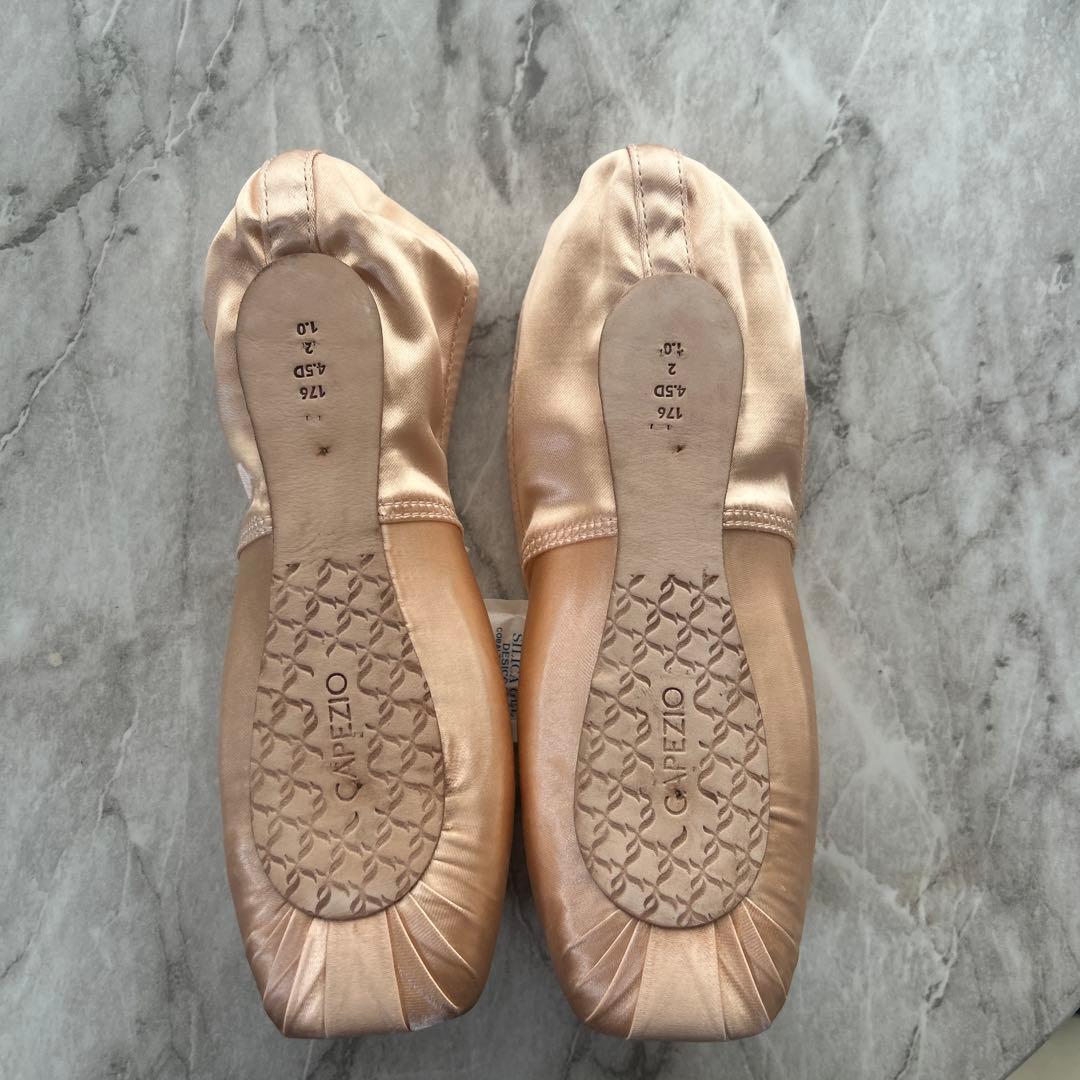 新品カペジオ コンテンポラ トウシューズ 4.5D capezio ポアント