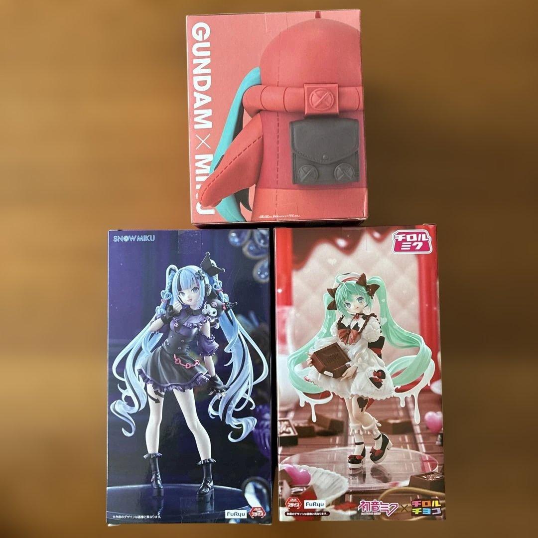 初音ミク×チロルチョコ　雪ミク×クロミ　ガンダムシャアザクぐるみ　フィギュア3体